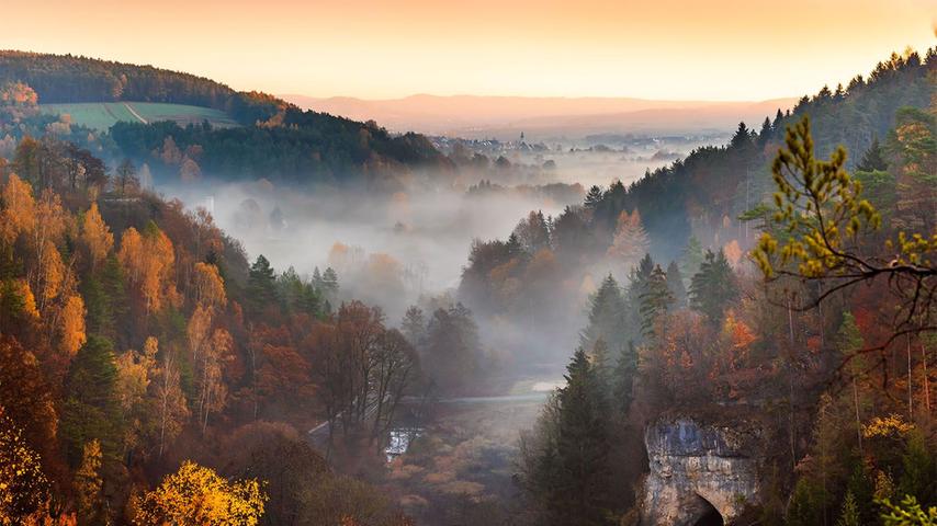 Frank Schneider aus Wimmelbach ist Fotograf und zeigt auf seiner Instagram-Seite  „frank.s.fotos“ beeindruckende Landschaftsaufnahmen aus unserer Region, viele mit Nebel – wie hier im Ahorntal. „Ich mag diese mystische Stimmung“, sagt der 47-Jährige. Dafür ...
