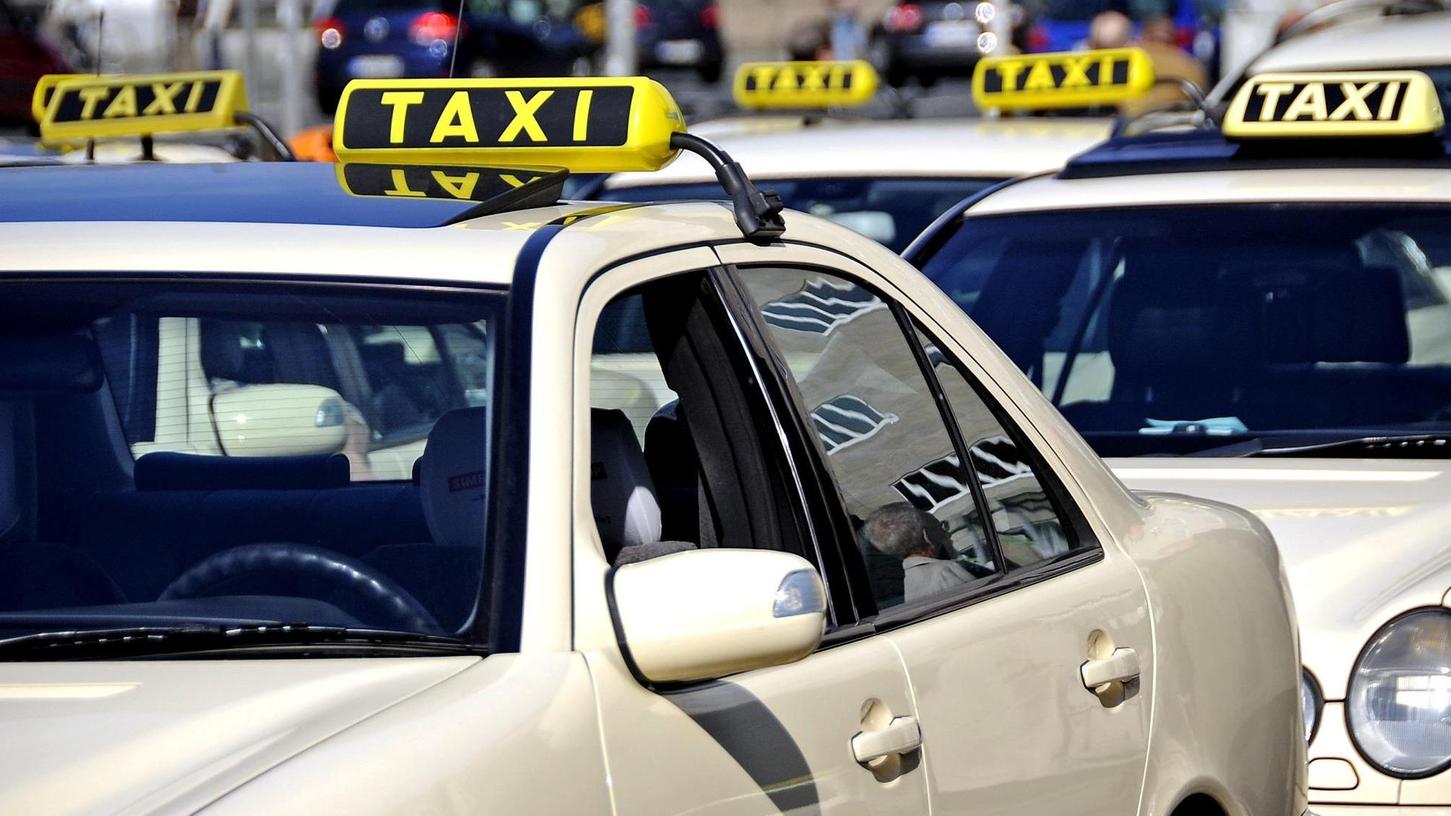 Fahrer fehlen: Fürther Taxis lassen auf sich warten