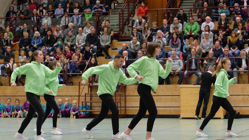 Pirouetten, Spagat und Kicks: Das Sportakulum in Erlangen