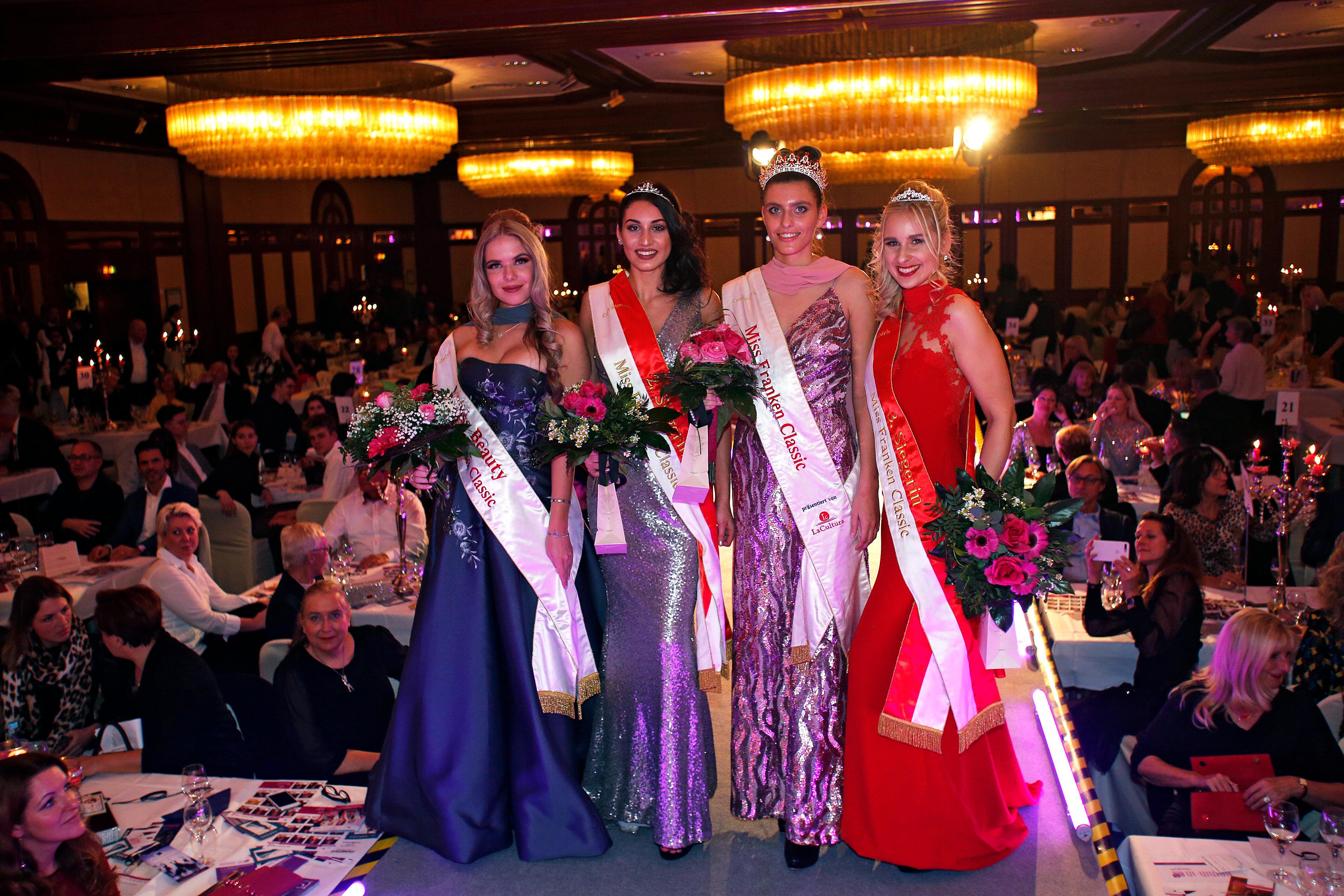 Die Gewinnerinnen bei der disjährigen Miss Franken Classic Wahl (Von links): Miss Beauty Chiara Ulc (21, Jurastudentin), die Zweitplatzierte Chiara Brunno (17, Schülerin), Siegerin Vanessa Hampl (21, Studentin Wirtschaftsrecht) und die Drittplatzierte Luisa Schaller (21, Studentin Sozialökonomie).