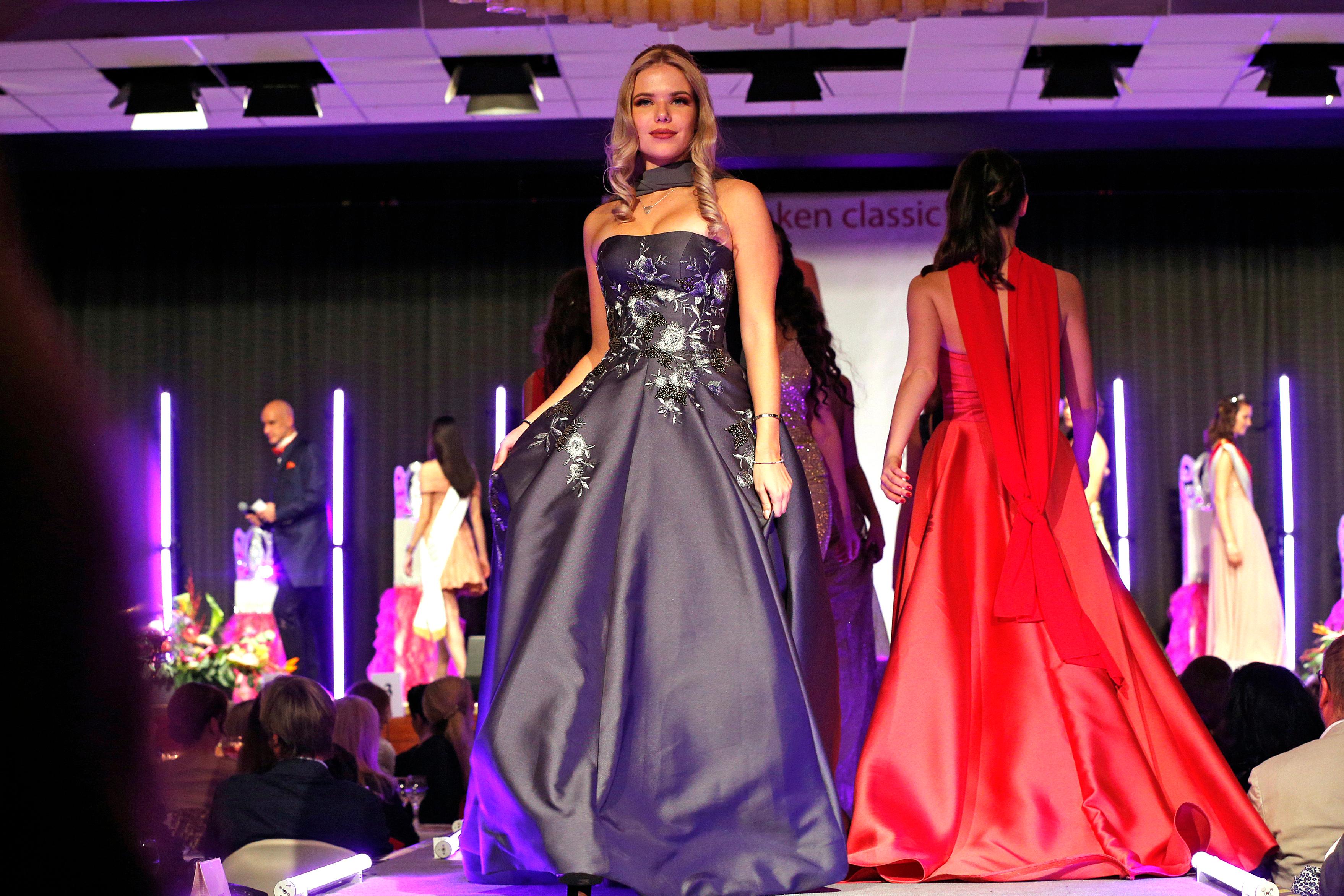 Doch auch in langen Abendroben machten die Finalistinnen eine gute Figur.