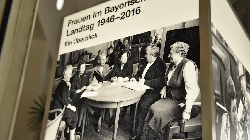 Den Parlamentarierinnen des Landtags widmet sich eine Ausstellung im Landratsamt Neumarkt.