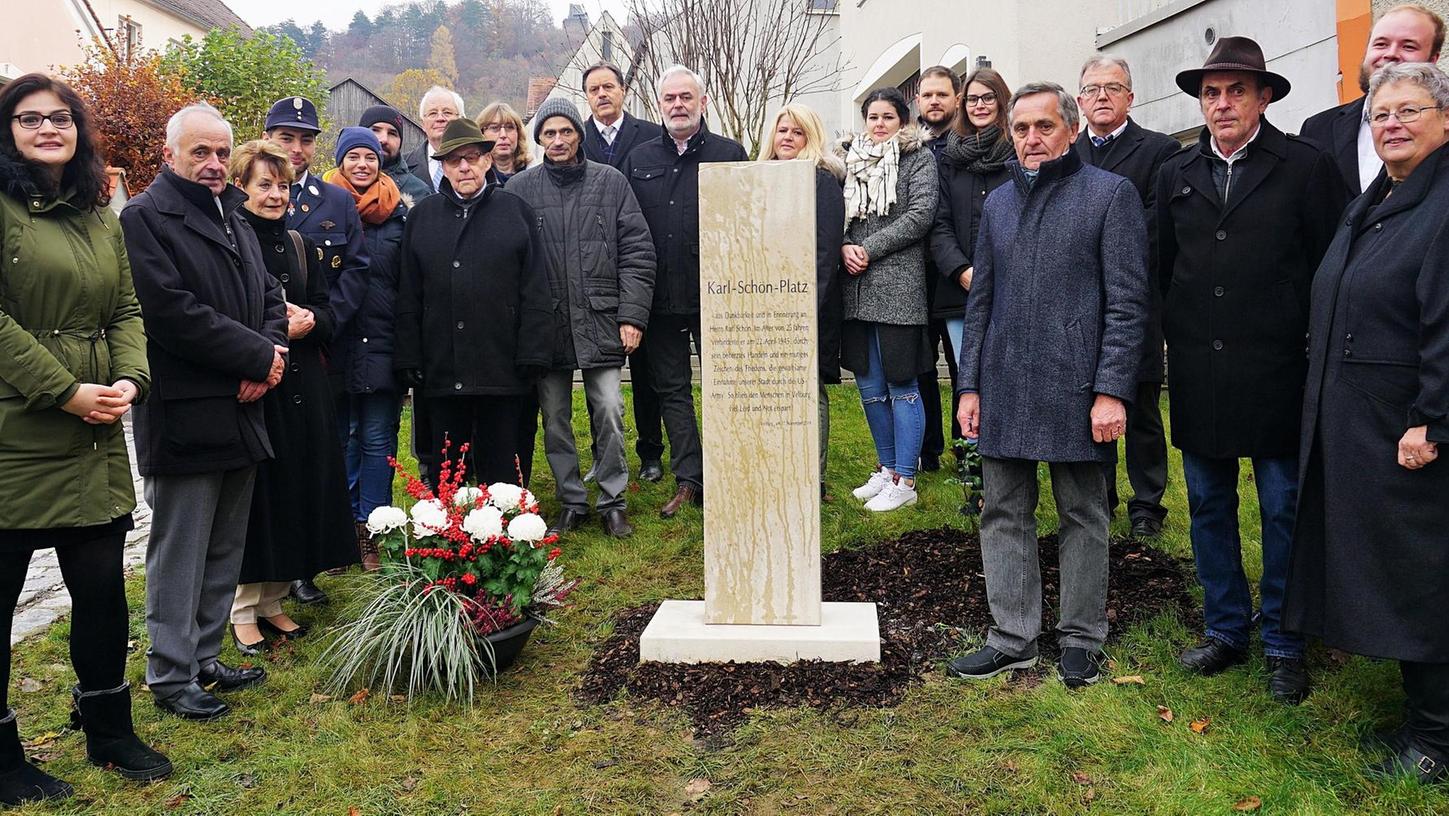 Stad Velburg ehrt ihren Retter von 1945 mit Gedenkplatz