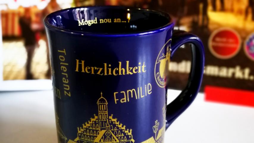 Im Jahr 2019 zierten die damals blaue Tasse Worte wie "Herzlichkeit", "Familie", "Toleranz". Das sollte wohl auch eine Hommage an Nürnbergs Titel, die "Stadt des Friedens und der Menschenrechte", sein.