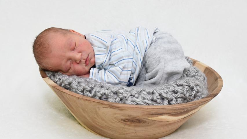 Mit seinen 52 cm brachte er nach seiner Geburt 3455 Gramm auf die Waage. Der kleine Patrick kam am 15 November in den Kliniken Hallerwiese zur Welt.