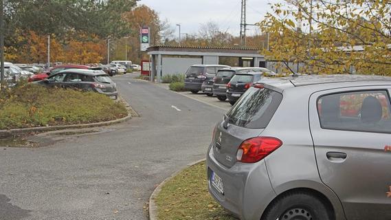 Parkplatznot am Feuchter Bahnhof: Parkdeck als Patentlösung? - Nordbayern.de