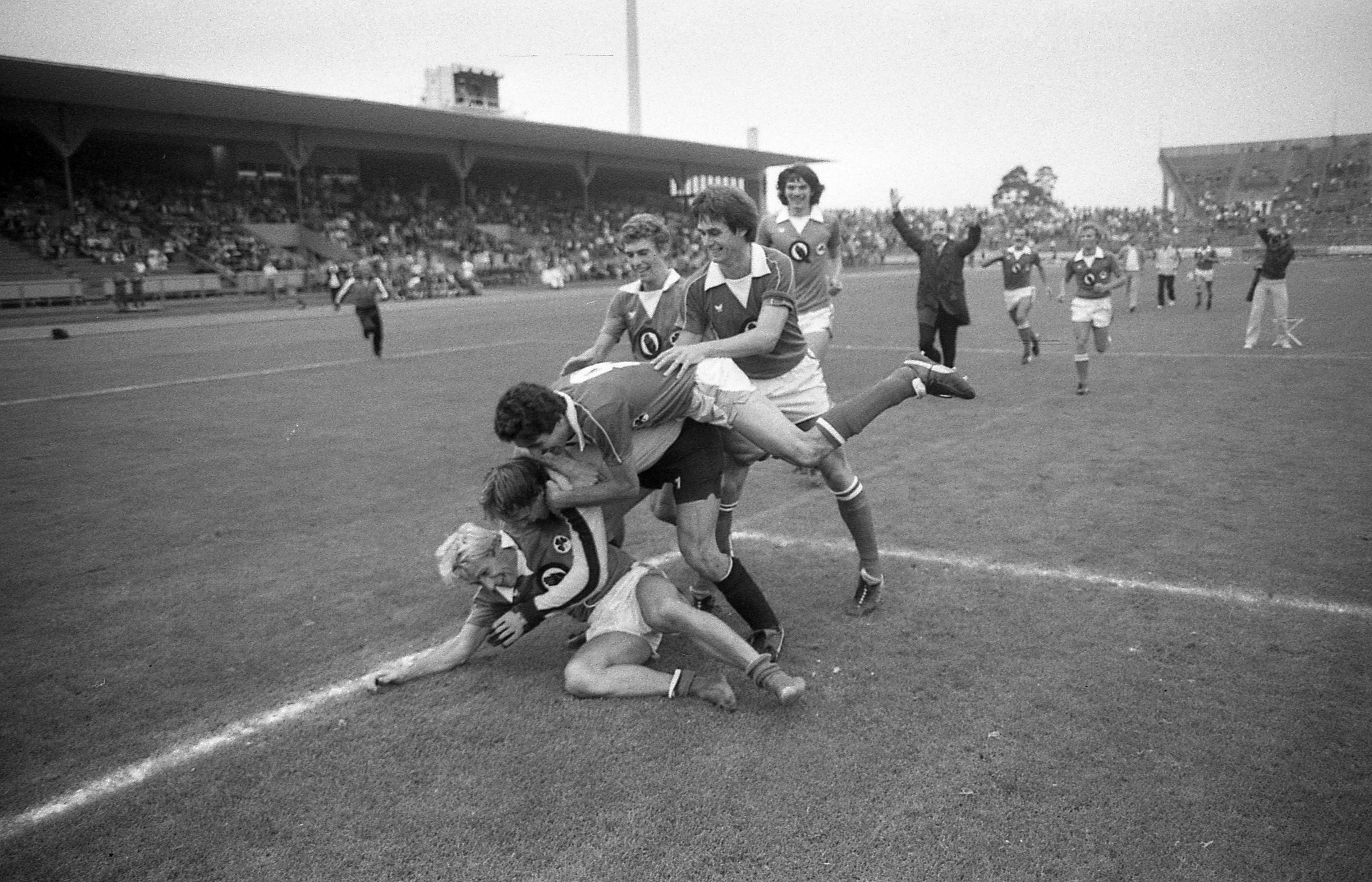 Sieben Tore erzielte das Kleeblatt auf dem Weg zu einem fast vergessenen Pokalsieg im Städtischen Stadion von Nürnberg am 20. und 21. Juli 1979. Im Halbfinale um den "Nürnberger-Nachrichten-Pokal" gelang im 223. Frankenderby ein 2:0 über den 1. FC Nürnberg, das Endspiel gewann Fürth gegen den angehenden deutschen Meister Bayern München (mit Paul Breitner, Karl-Heinz Rummenigge und Klaus Augenthaler) nach einem 1:1 mit 4:3 im Elfmeterschießen.