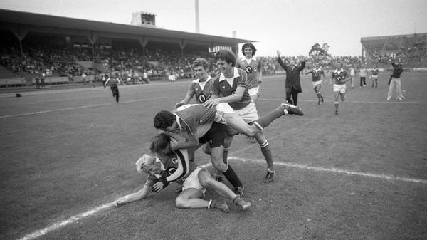 Sieben Tore erzielte das Kleeblatt auf dem Weg zu einem fast vergessenen Pokalsieg im Städtischen Stadion von Nürnberg am 20. und 21. Juli 1979. Im Halbfinale um den "Nürnberger-Nachrichten-Pokal" gelang im 223. Frankenderby ein 2:0 über den 1. FC Nürnberg, das Endspiel gewann Fürth gegen den angehenden deutschen Meister Bayern München (mit Paul Breitner, Karl-Heinz Rummenigge und Klaus Augenthaler) nach einem 1:1 mit 4:3 im Elfmeterschießen.
