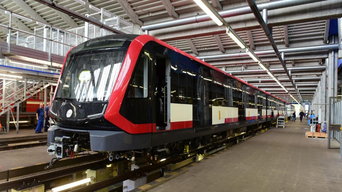 In den nächsten Wochen wird der neue U-Bahn-Zug G1 des öfteren zu Testzwecken im Nürnberger Untergrund unterwegs sein.