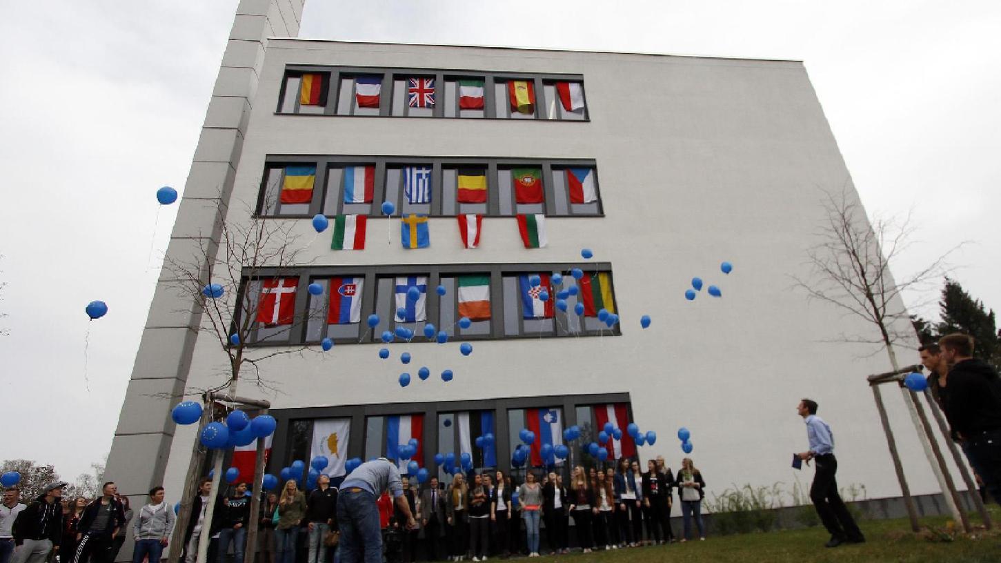 Erlangen: Sollen Schulen Flagge zeigen?