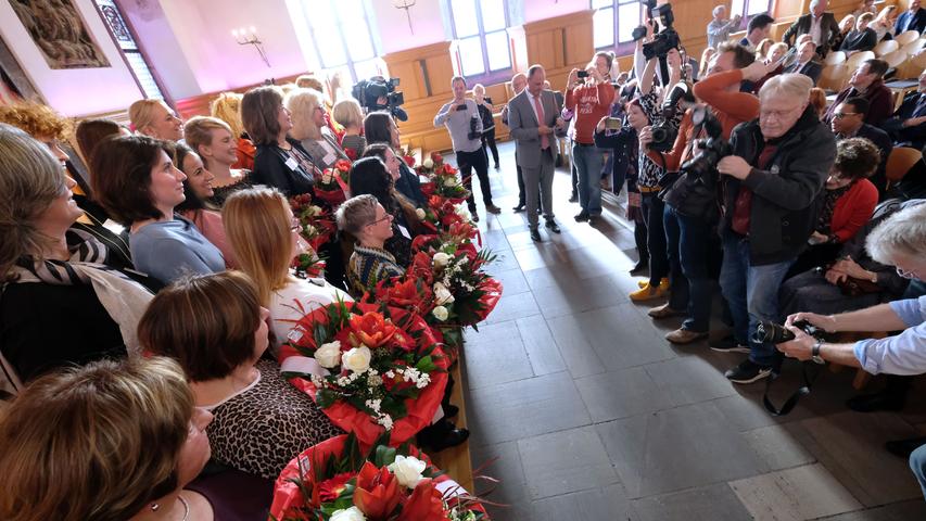 Christkindwahl feiert Jubiläum: Benigna Munsi trifft Vorgängerinnen im Rathaus