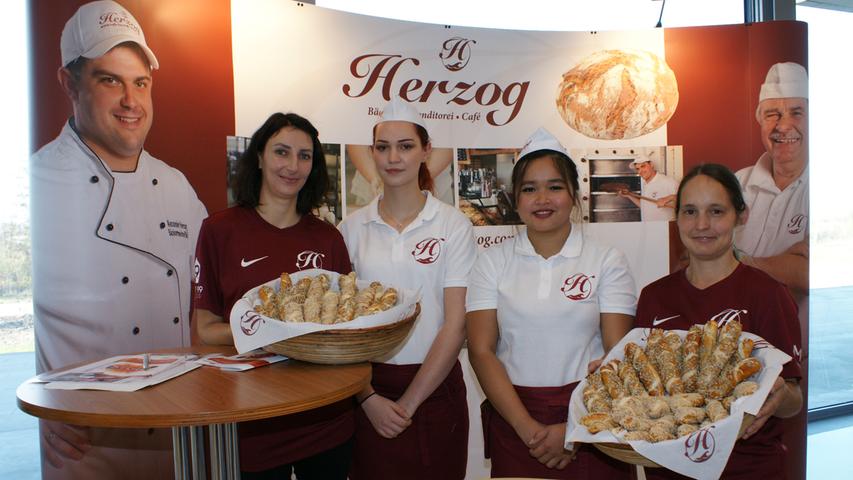 Bäcker, Konditor und vieles mehr kann man bei Bäcker Herzog werden.