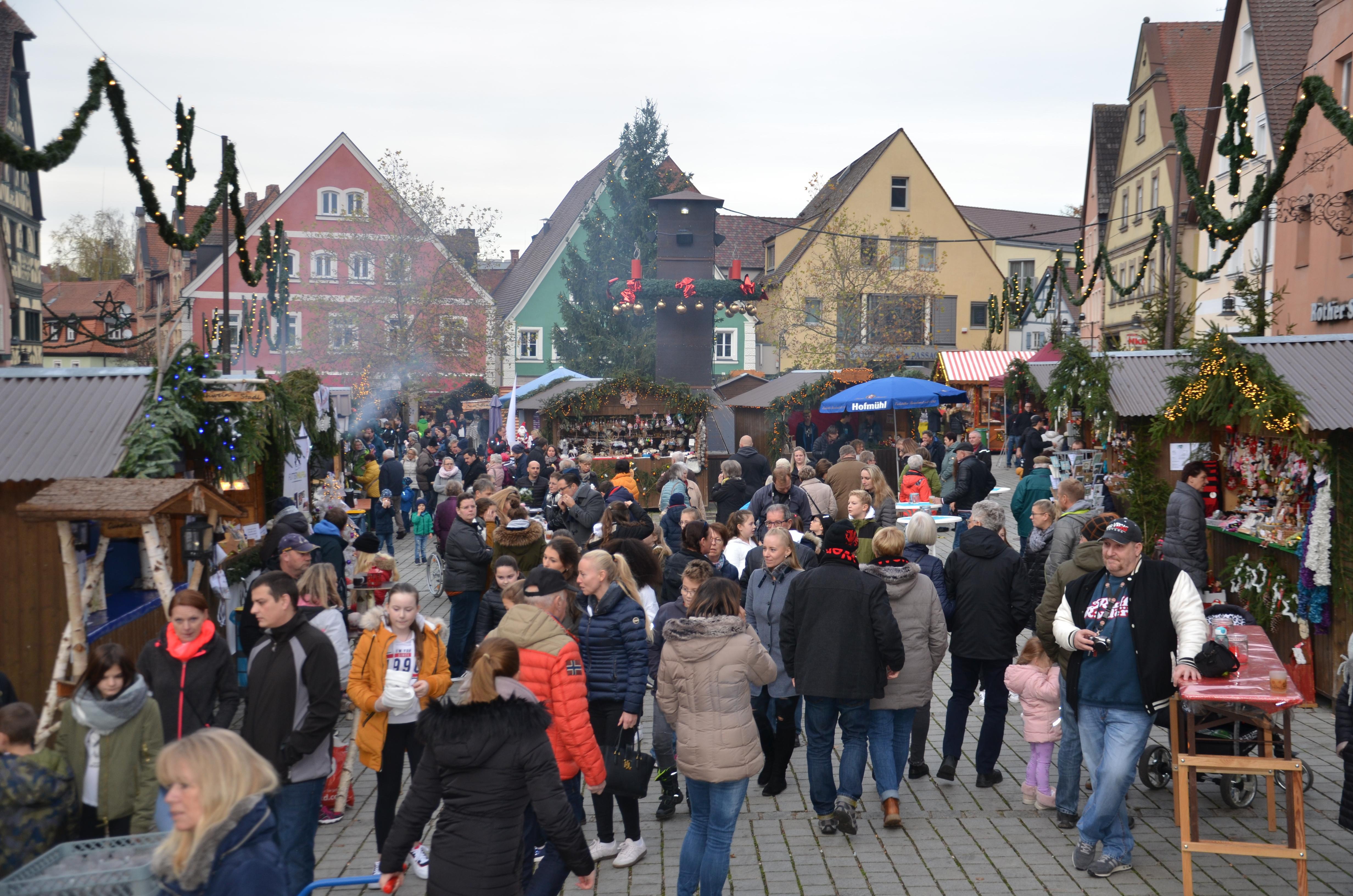 Vorweihnachtliche Stimmung eingeleutet in Roth