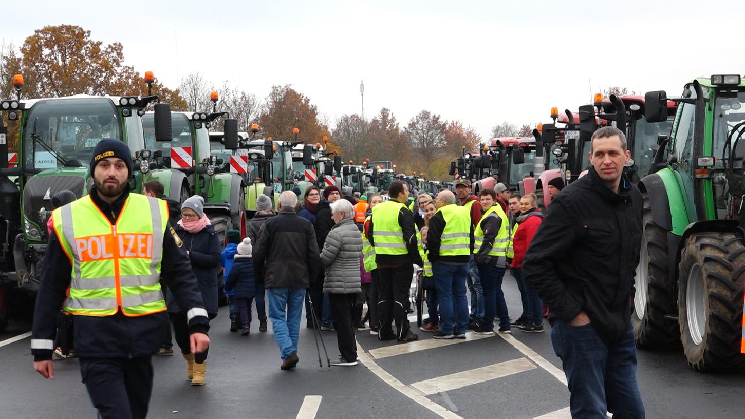 Rund 160 Landwirte aus Bayern hatten sich im November vom unterfränkischen Geldersheim aus mit ihren Traktoren auf den Weg nach Berlin gemacht - zum Protestieren.