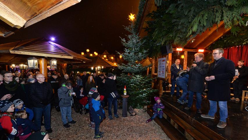 Lichterglanz in Erlangen: OB Janik eröffnet Weihnachtsmärkte