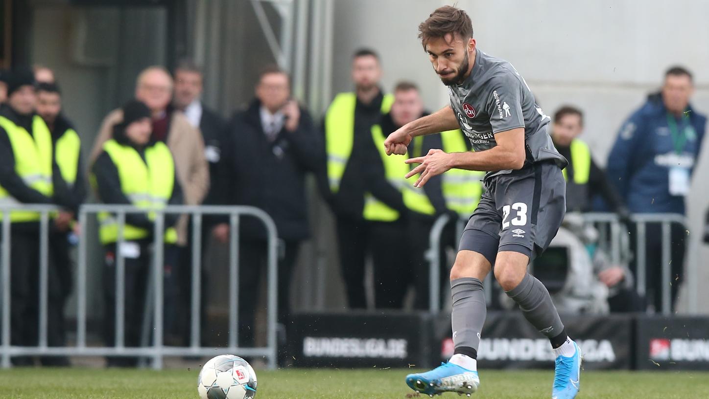 Mit seinem Pass auf Iuri Medeiros ließ Fabian Schleusener die Herzen der Club-Fans höher schlagen. Mit seinem Pass auf Iuri Medeiros ließ Fabian Schleusener die Herzen der Club-Fans höher schlagen.