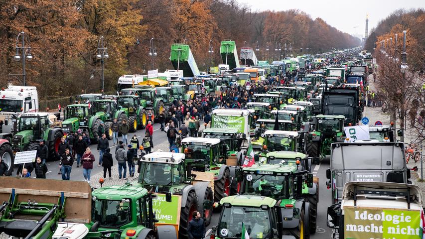 Tausende Traktoren vor Brandenburger Tor: Bauern protestieren in Berlin  