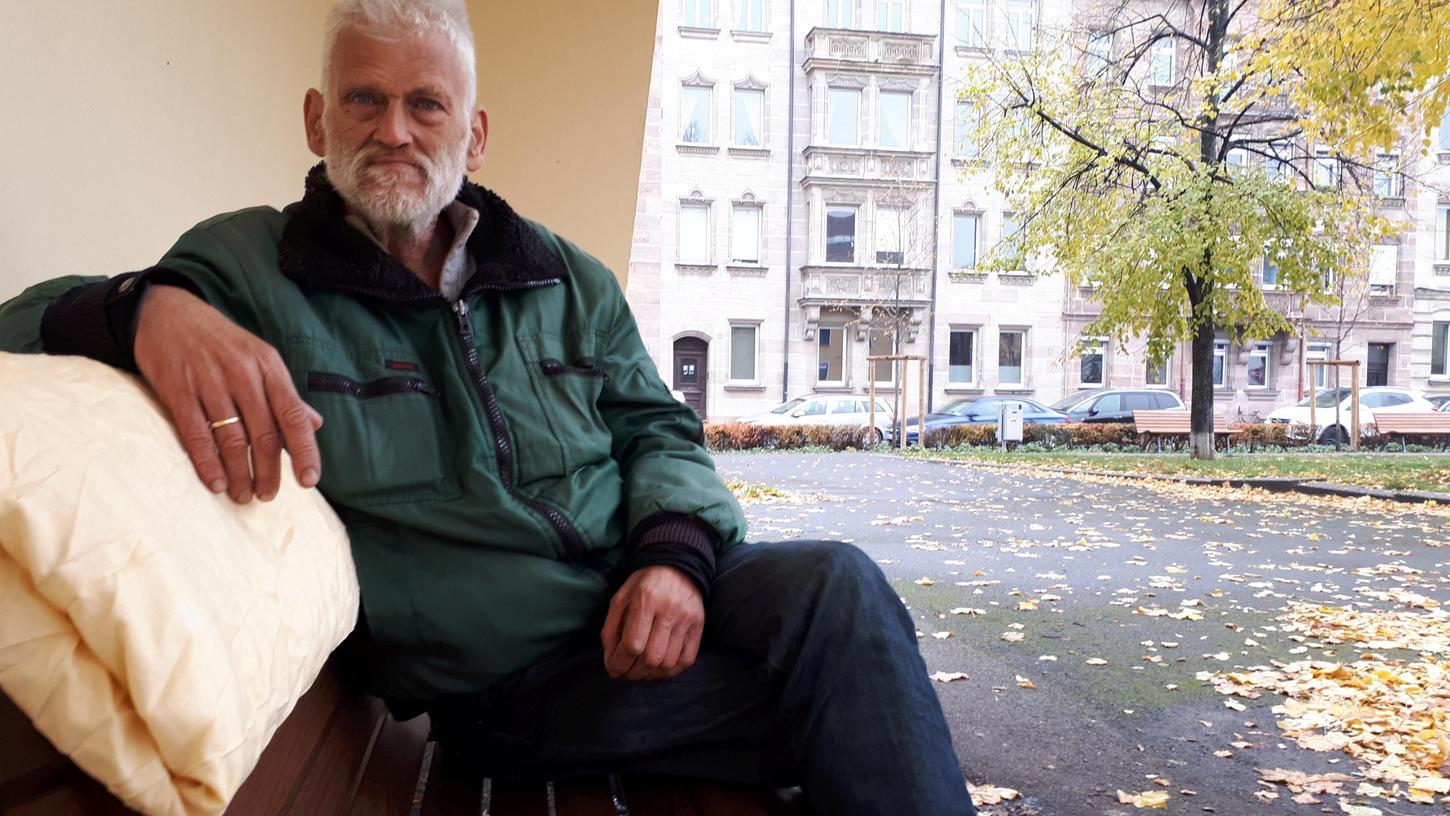 Lange war diese Bank sein Zuhause - Willi Vogelbacher am Friedrich-Ebert-Platz Lange war diese Bank sein Zuhause - Willi Vogelbacher am Friedrich-Ebert-Platz