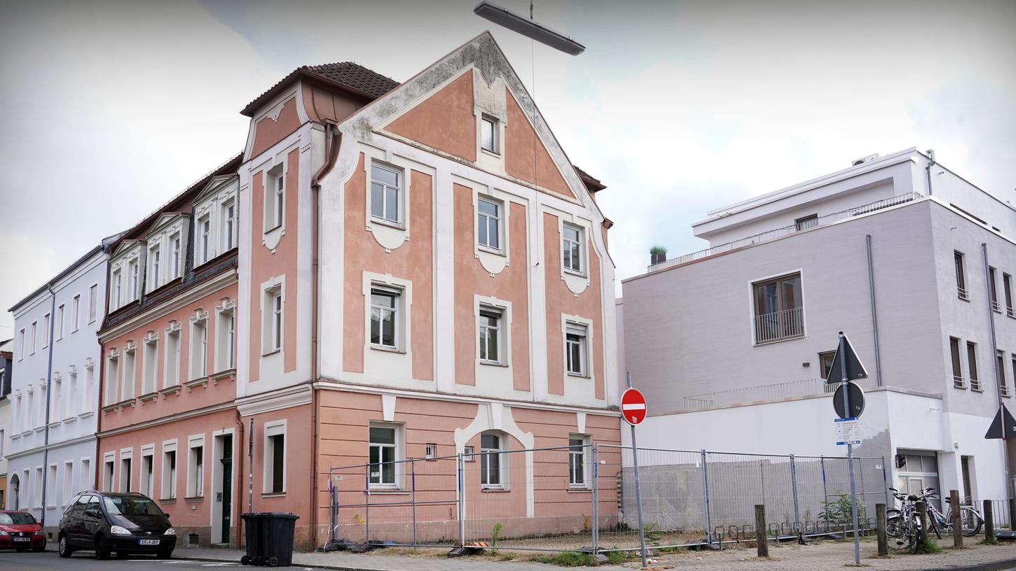 Das Haus in der Marquardsenstraße 2 wird wohl demnächst zum Baudenkmal erklärt werden. Entsprechend angemessen und verträglich wird sich dann der Umbau des Gebäudes gestalten, in dem Verfügungswohnungen eingerichtet werden.