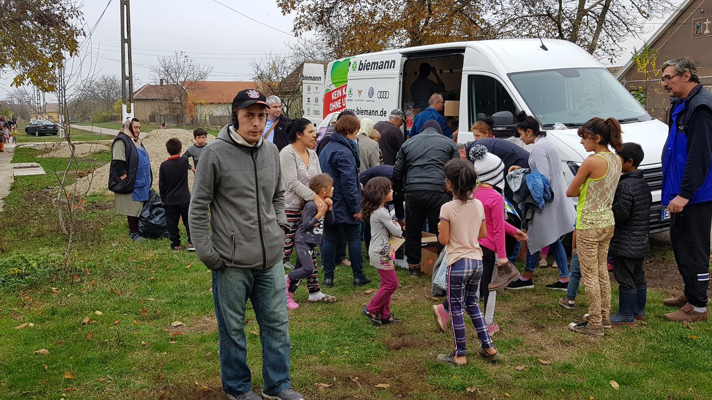 Der Rotary Club hat die Spenden aus Forchheim nach Rumänien gefahren und an bedürftige Menschen verteilt.