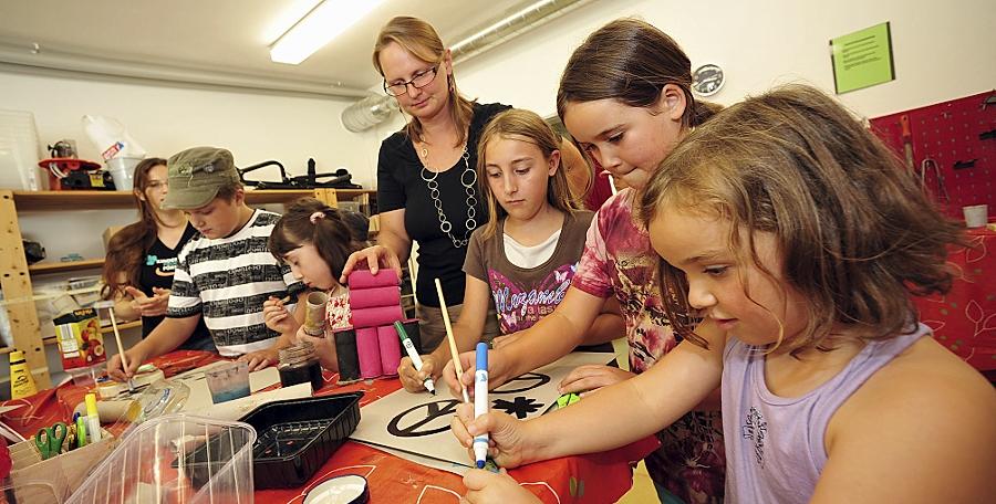 Eine eigene Schule für die Kinder der Firma