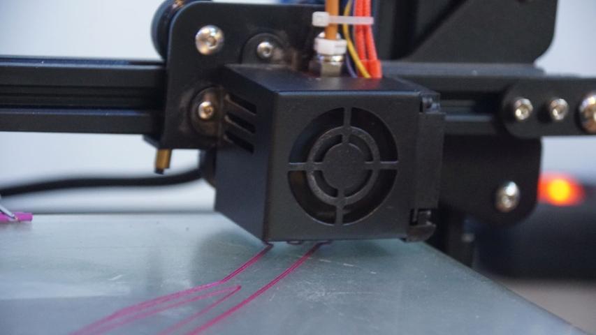 Der 3D-Drucker zieht seine ersten Bahnen...
