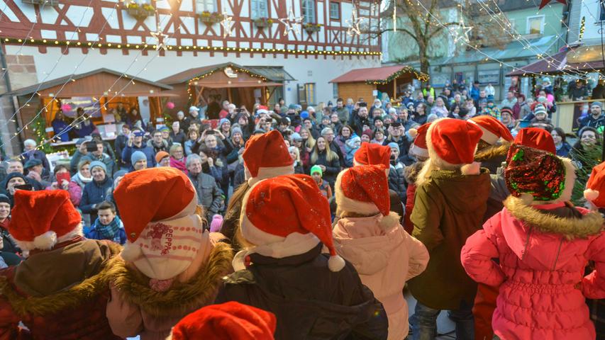 Weihnachtsmarkt in Hilpoltstein 
 Samstag, 30.11.2019 (15-22 Uhr) bis Sonntag, 01.12.2019 (14-19 Uhr), Marktplatz Hilpoltstein