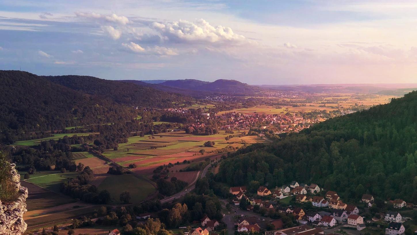 Ein traumhafter Anblick: Die Fränkische Schweiz soll als neue „Ökomodellregion“ gelten. In einem zweiten Projekttreffen wurde nun vor allem auf die Belange der Landwirte eingegangen.