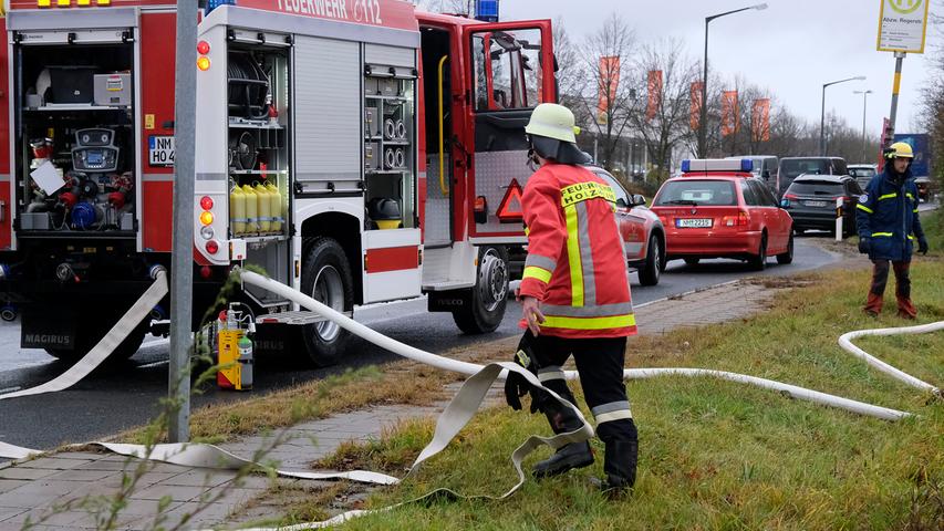 Am Freitag gegen 13.30 Uhr stand eine Autowerkstatt an der Ecke Amberger Straße/Regerstraße/Mozartstraße in Neumarkt im Vollbrand. Die Rauchentwicklung war enorm. Die Feuerwehr hatte den Brand jedoch rasch unter Kontrolle. Verletzt wurde nach ersten Meldungen niemand.