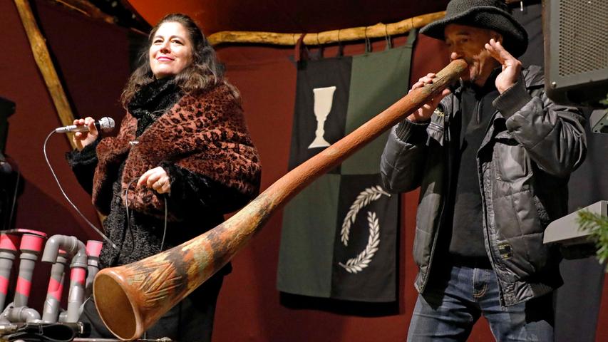 Es müssen nicht immer Mittelaler-Klänge sein: Manchmal erklingen auch Elektro-Sounds mit Didgeridoo.