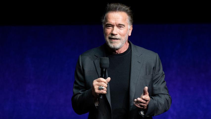 Arnold Schwarzenegger: "Man muss jedes Mal sofort zurückschlagen, wenn Trump seinen Mund aufmacht. Am besten mit etwas wirklich Bloßstellendem, es gibt ja genug." (über sein schwieriges Verhältnis zu US-Präsident Donald Trump)