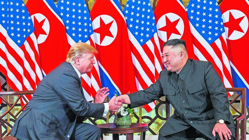 Donald Trump: "Wir mögen einander einfach. Wir haben eine gute Beziehung. (...) Ich habe Vertrauen in ihn. Und ich nehme ihn beim Wort." (nach einem Treffen mit Nordkoreas Diktator Kim Jong Un)