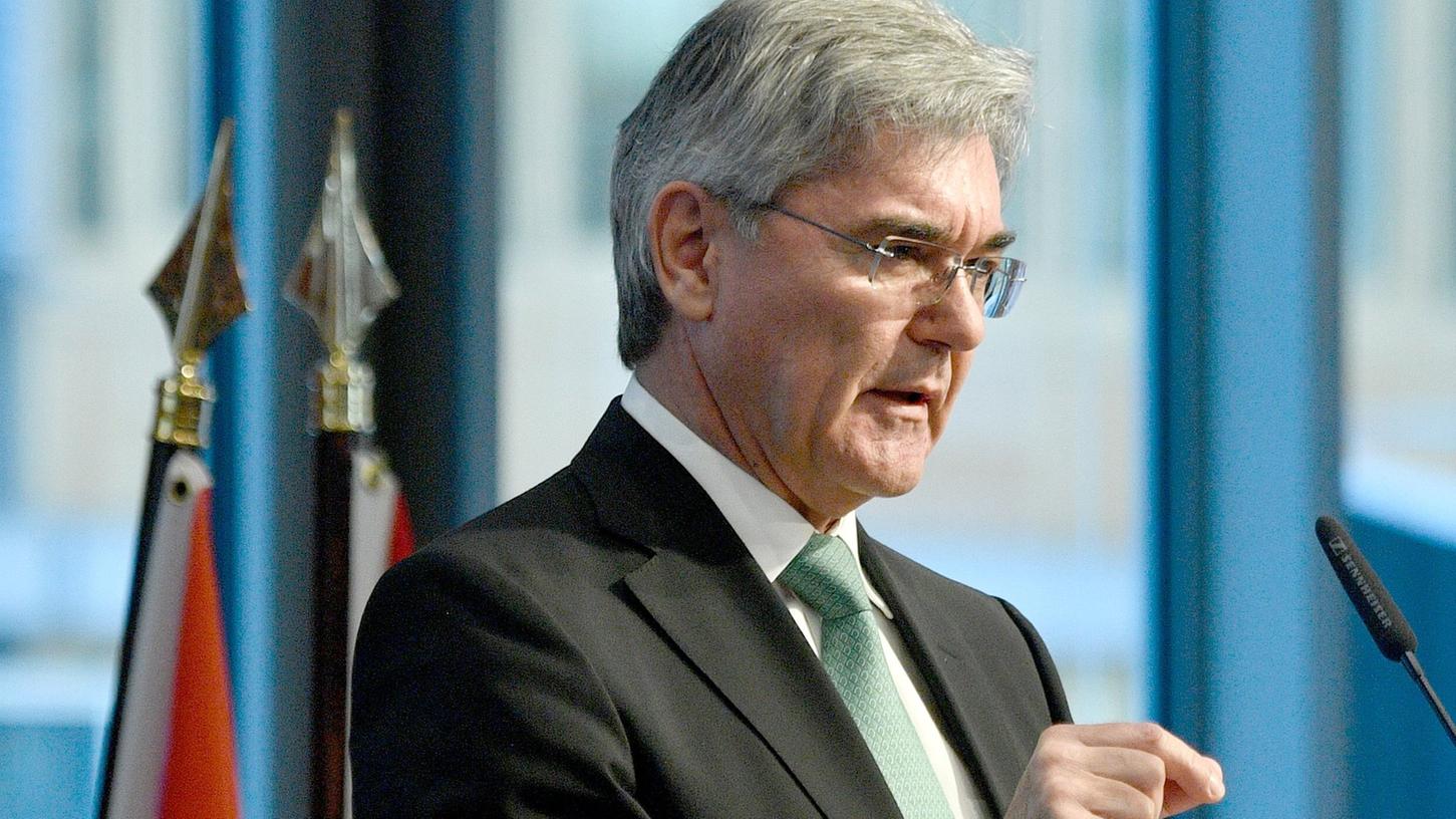 Siemens-Vorstandschef Joe Kaeser spricht auf der Investorenkonferenz im Rahmen der G20-Initiative "Compact with Africa". Siemens-Vorstandschef Joe Kaeser spricht auf der Investorenkonferenz im Rahmen der G20-Initiative "Compact with Africa".