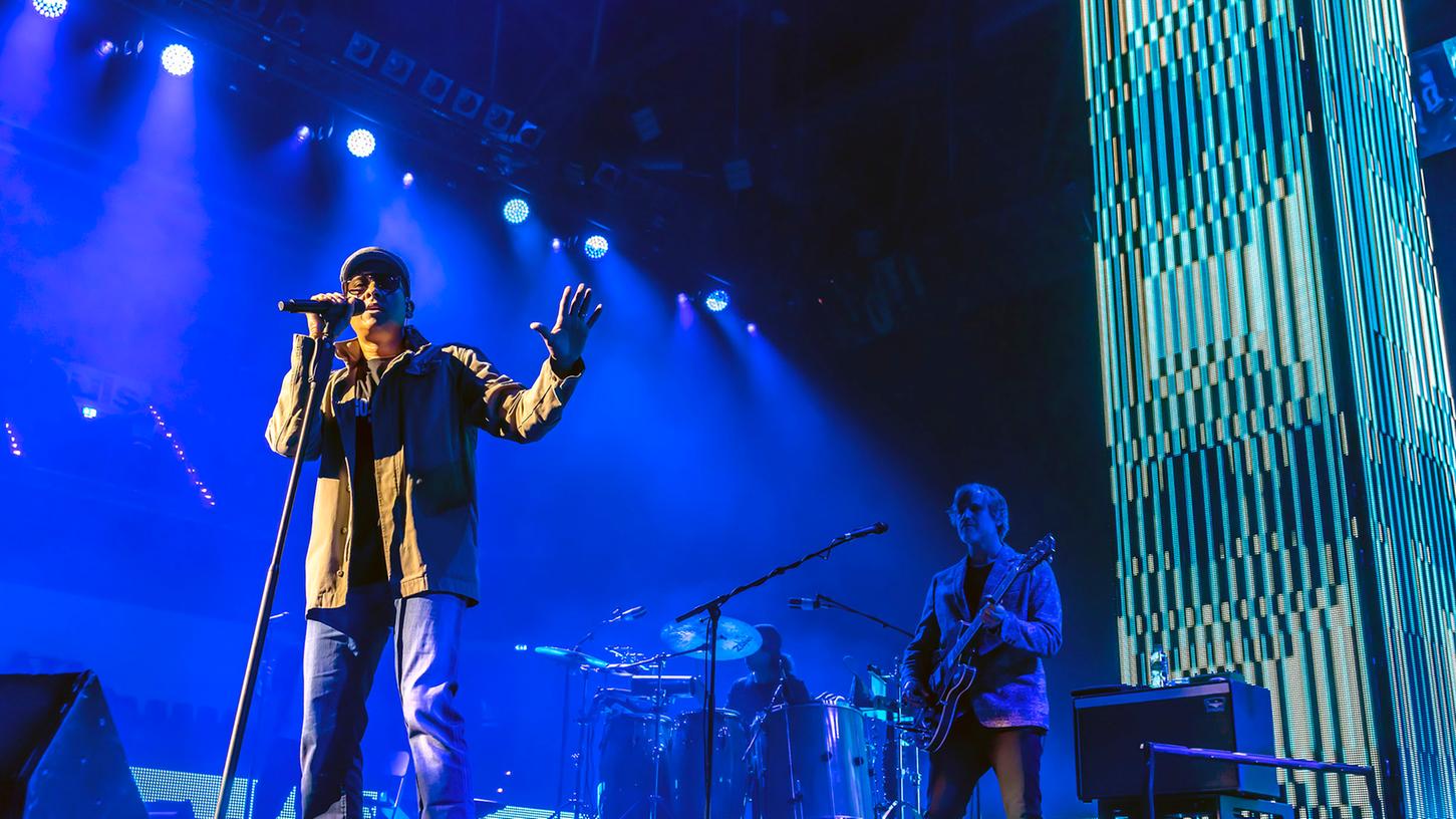 Xavier Naidoo präsentierte in der Nürnberger Arena neue Songs der  „Hin und Weg"-Tour, aber auch alte Lieder. Die Show war restlos ausverkauft.