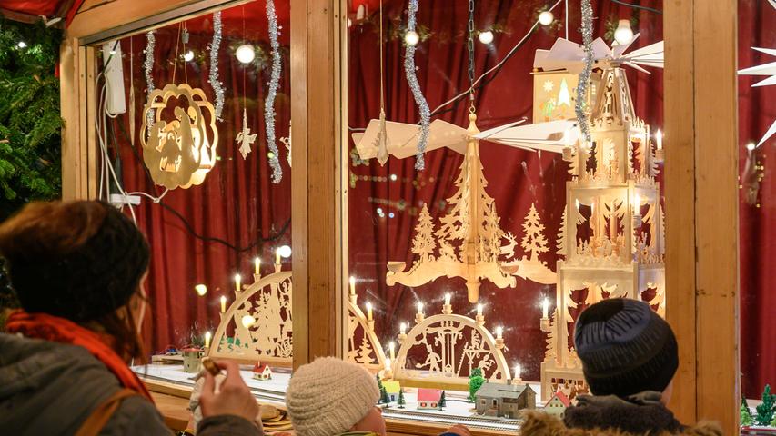Bei strahlendem Sonnenschein: Hilpoltsteiner Weihnachtsmarkt eröffnet