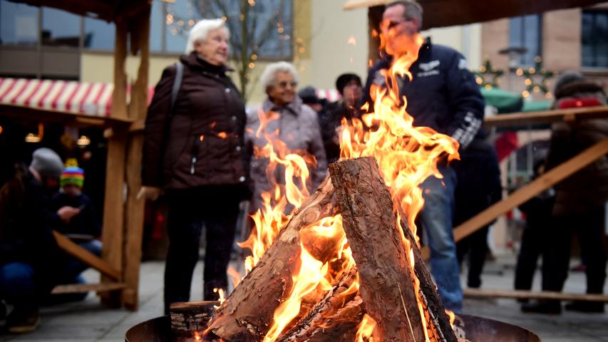 Zirndorf: Adventsstimmung im Feuerschein