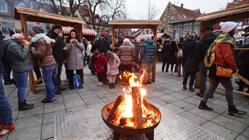 Zirndorf: Adventsstimmung im Feuerschein
