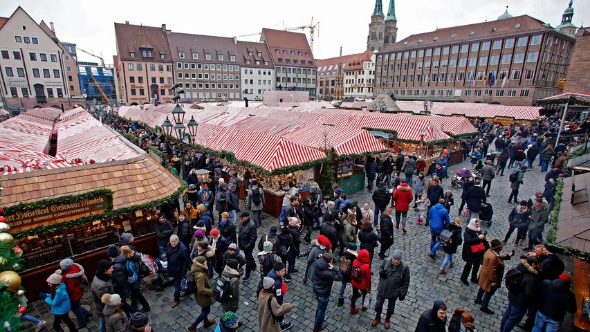 Bummel am Nürnberger Christkindlesmarkt: Besucher sind in bester Laune
