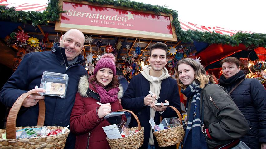 Bummel am Nürnberger Christkindlesmarkt: Besucher sind in bester Laune