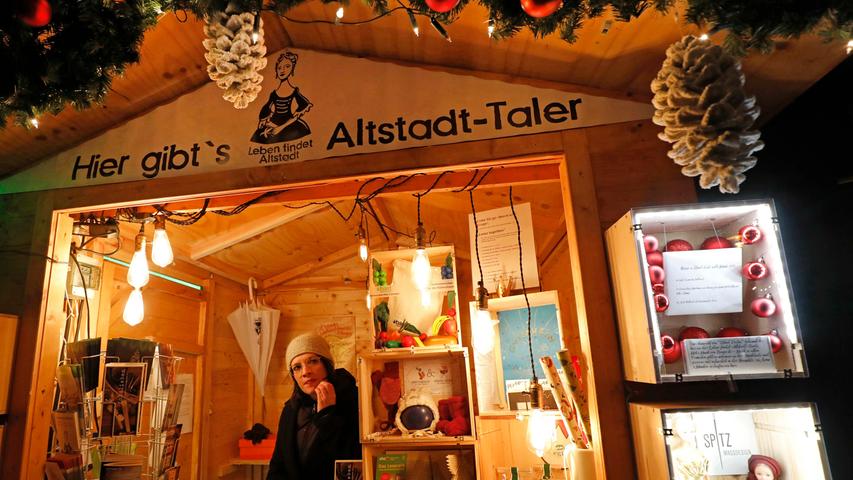 Auf dem Altstädter Weihnachtsmarkt kann man auch den Altstadt-Taler, der in vielen Geschäften der Innenstadt eingelöst werden kann, kaufen.