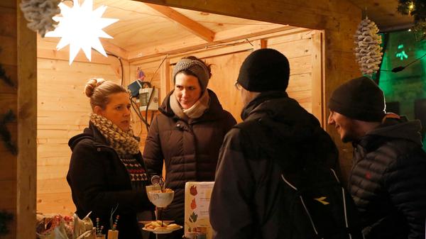 Auch für Kaffee und Süßigkeiten ist gesorgt.