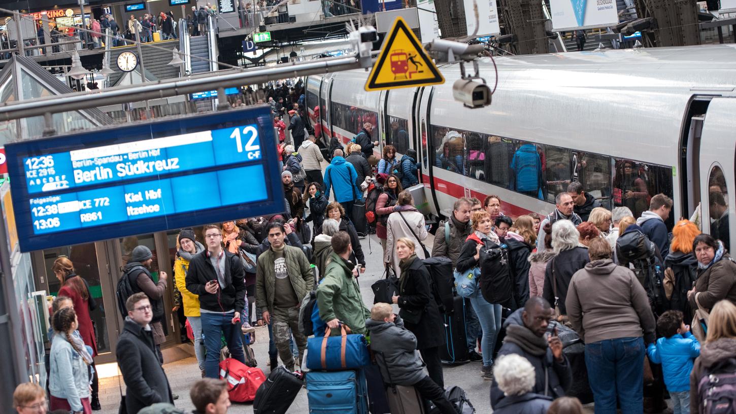 Das dürfte Bahnkunden nicht schmecken: EU-Verkehrsminister wollen die Bahn nun in Fällen höherer Gewalt von der Entschädigungspflicht befreien.