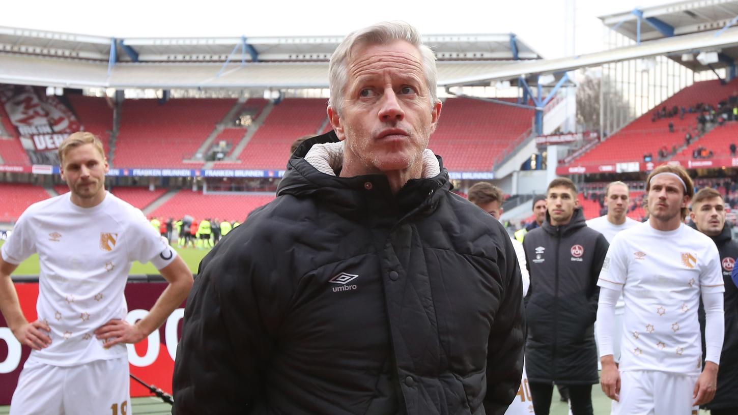 Ratlose Gesichter: Der Club rutscht immer tiefer in den Abstiegskampf in Liga zwei und findet keinen Ausweg aus der Krise. Ratlose Gesichter: Der Club rutscht immer tiefer in den Abstiegskampf in Liga zwei und findet keinen Ausweg aus der Krise.