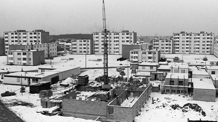 183 Eigentumswohnungen und Eigenheime des Siedlungswerkes wurden in Röthenbach bereits bezogen, weitere 200 sind im Bau.  Hier geht es zum Artikel vom 5. Dezember 1969: Aufgabenstellung bleibt aktuell