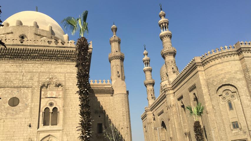 Die vielen Moscheen in Kairo stehlen sich gegenseitig die Schau.