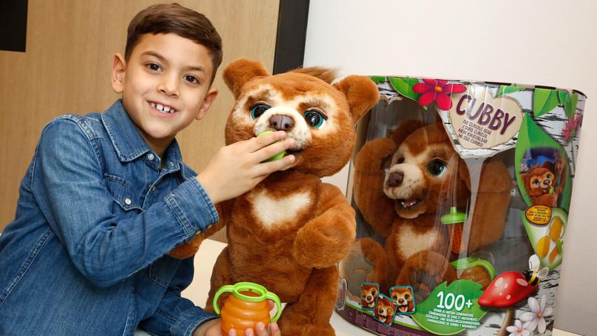 Okay, für echte Teddy-Fans ist "Cubby" ein Graus. Denn Cubby ist interaktiv und damit ein elektronisch aufgerüsteter Bär - und Puristen stehen nun mal auf reinen Plüsch. Doch die Geschmäcker sind verschieden: Der siebenjährige Diego findet den Hightech-Bären gut.