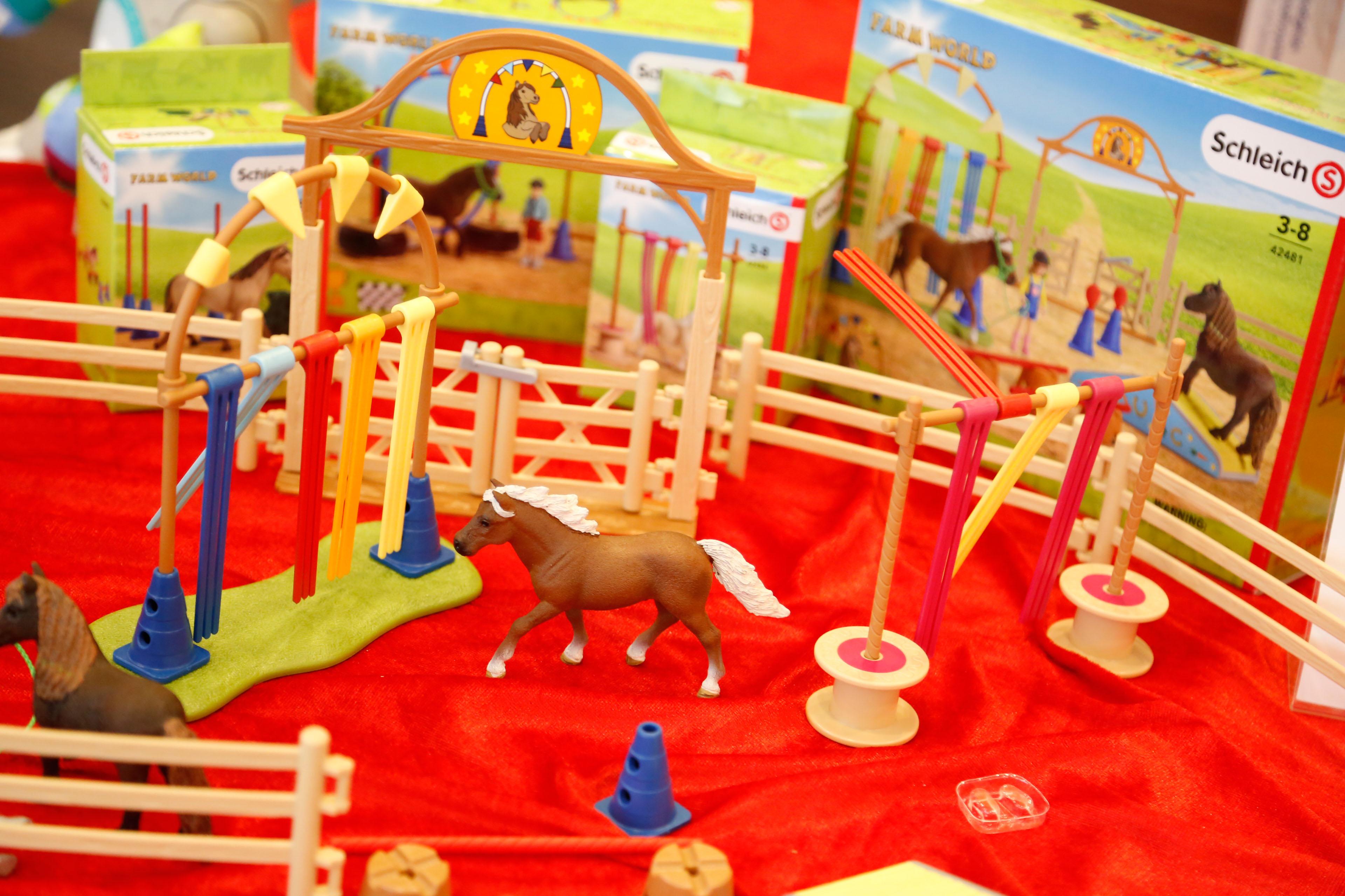 Ebenfalls ein echter Burner ist Branchenvertretern zufolge das Spielset „Farm World“ des Schlumpf-Spezialisten Schleich.