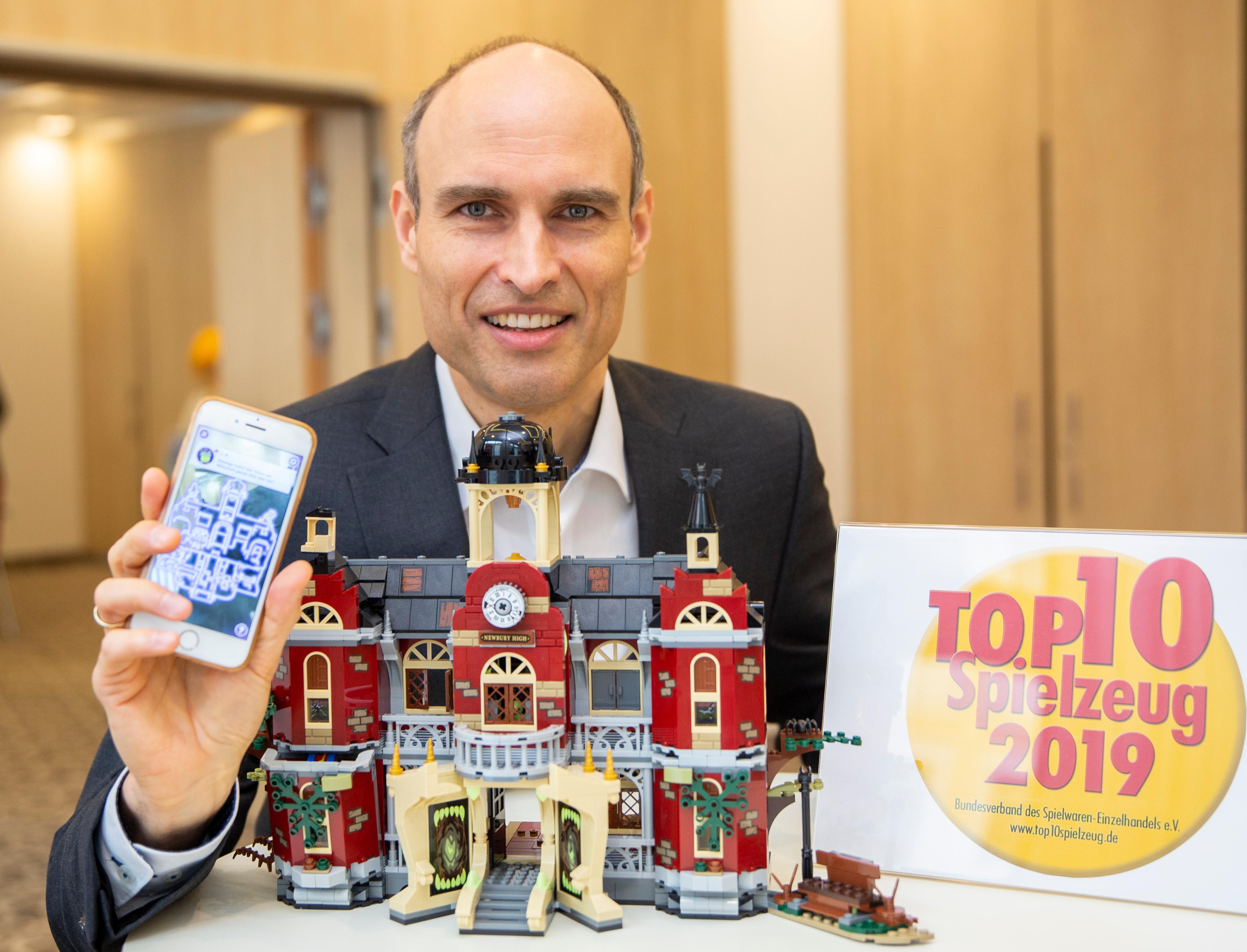 Spielspaß zwischen physischer und digitaler Welt verspricht Lego mit "Hidden Side": eine Geisterjagd mit Bauset und App. Was uns zu der Frage bringt: Sind Geister eigentlich online fit?