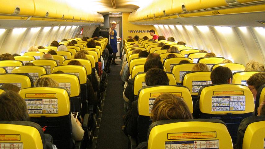 In den letzten Jahren konkurrierte Ryanair mit der Lufhansa Group um den Titel "Größte Fluggesellschaft Europas". 2016 beförderte Ryanair erstmals so viele Passagiere wie keine andere Fluggesellschaft. 2017 und 2018 thronte dann wieder die Lufthansa auf dem ersten Platz. 2018 beförderte die Lufthansa-Group 142,3 Millionen Fluggäste und Ryanair 139,2 Millionen.