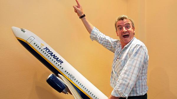Bei Ryanair gibt es eine Lotterie an Bord. Auf Flügen werden Rubbellose angeboten mit dem Hauptgewinn von einer Million Euro. Der Erlös (Zwei Euro pro Los) geht laut Ryanair an Kinderhilfsorganisationen. Recherchen von "Team Wallraff" ergaben jedoch, dass etwa 95 Prozent der Einnahmen direkt bei der Fluggesellschaft landen.